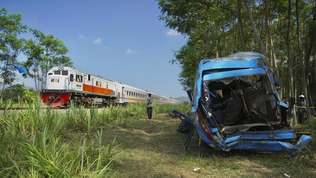 Fakta-fakta Kereta Sambar Minibus di Lumajang, 11 Nyawa Melayang