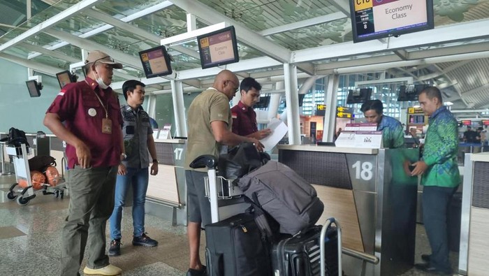 Imigrasi Bandara Bali Terbongkar Punglinya, Menparekraf Heran