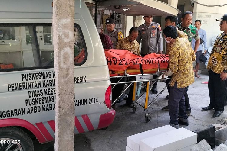 Kakek di Gresik Hidup Sebatang Kara, Meninggal dengan Kondisi Memeluk Makam Orangtuanya