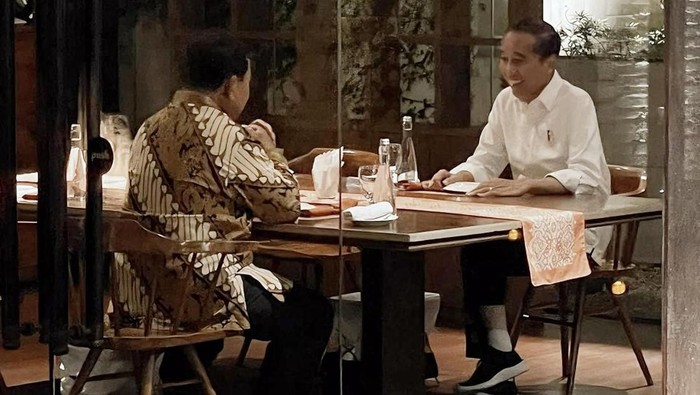 Prabowo Unggah Momen Penuh Tawa Saat Bertemu 4 Mata dengan Jokowi