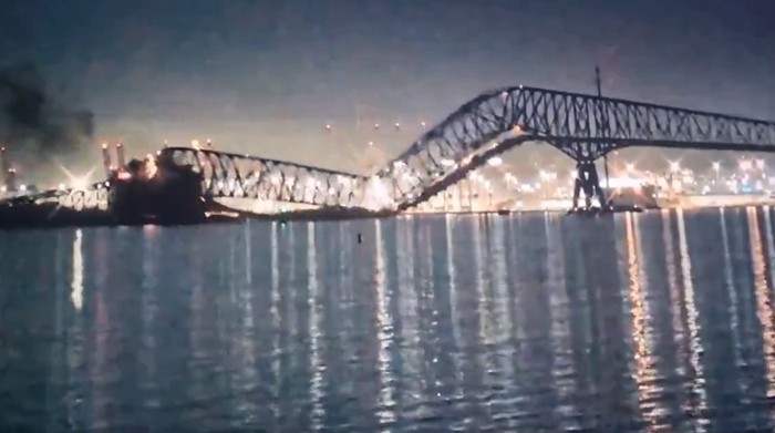 Jembatan di AS Terbelah Jadi Dua Ditabrak Kapal Kontaine
