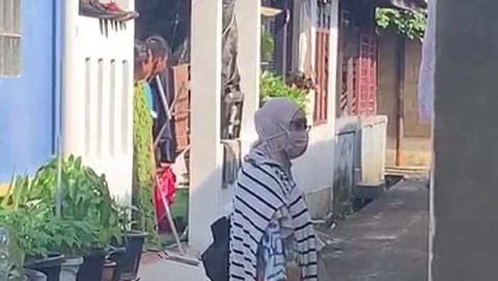 Emak-emak yang Viral Maksa Sedekah Sudah Sampai di Bogor, Langsung Diusir Warga