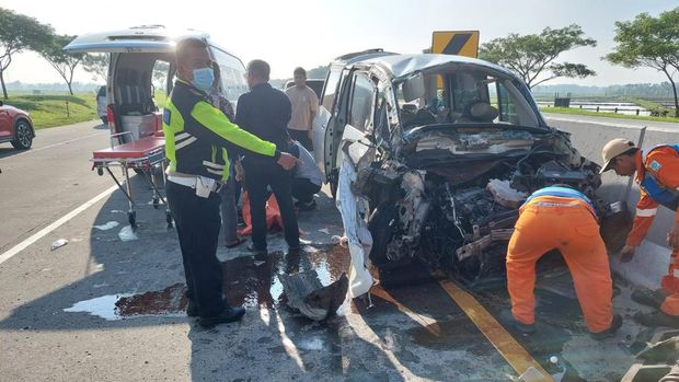 Mobil Pemudik dari Jakarta Kecelakaan di Tol Ngawi, Satu Orang Tewas