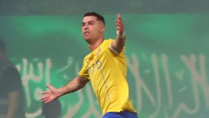 Moment Viral Ronaldo Ucap 'Bismillah' Sebelum Tendangan Bebas