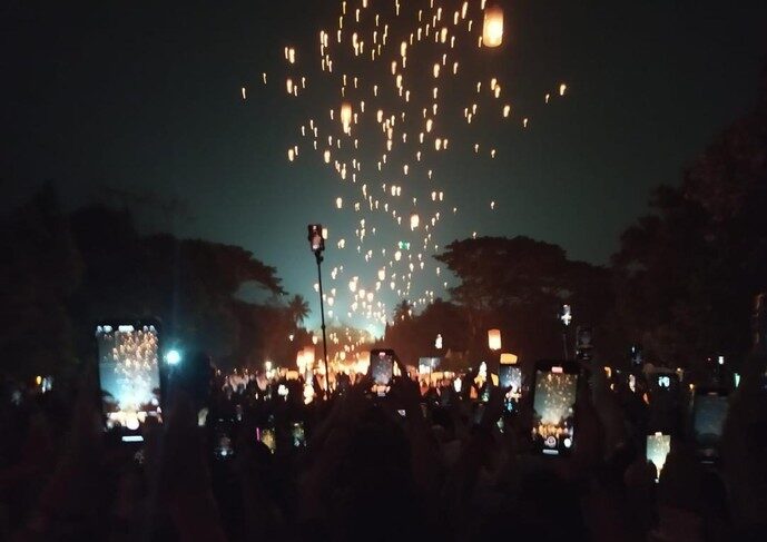 Perayaan Waisak Langit di Atas Candi Borobudur Dihiasi Ribuan Lampion