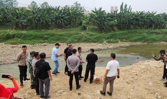 Kapolda Metro Tinjau Lokasi Penemuan 7 Mayat di Kali Bekasi