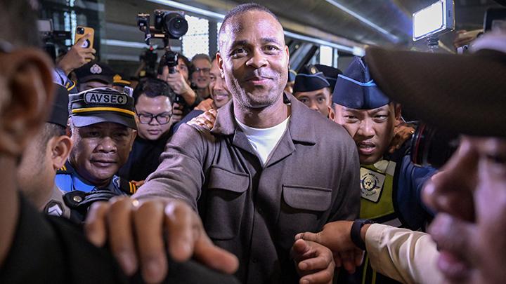 Patrick Kluivert Tiba di Jakarta, Dapat Sambutan Hangat dari Fans Indonesia